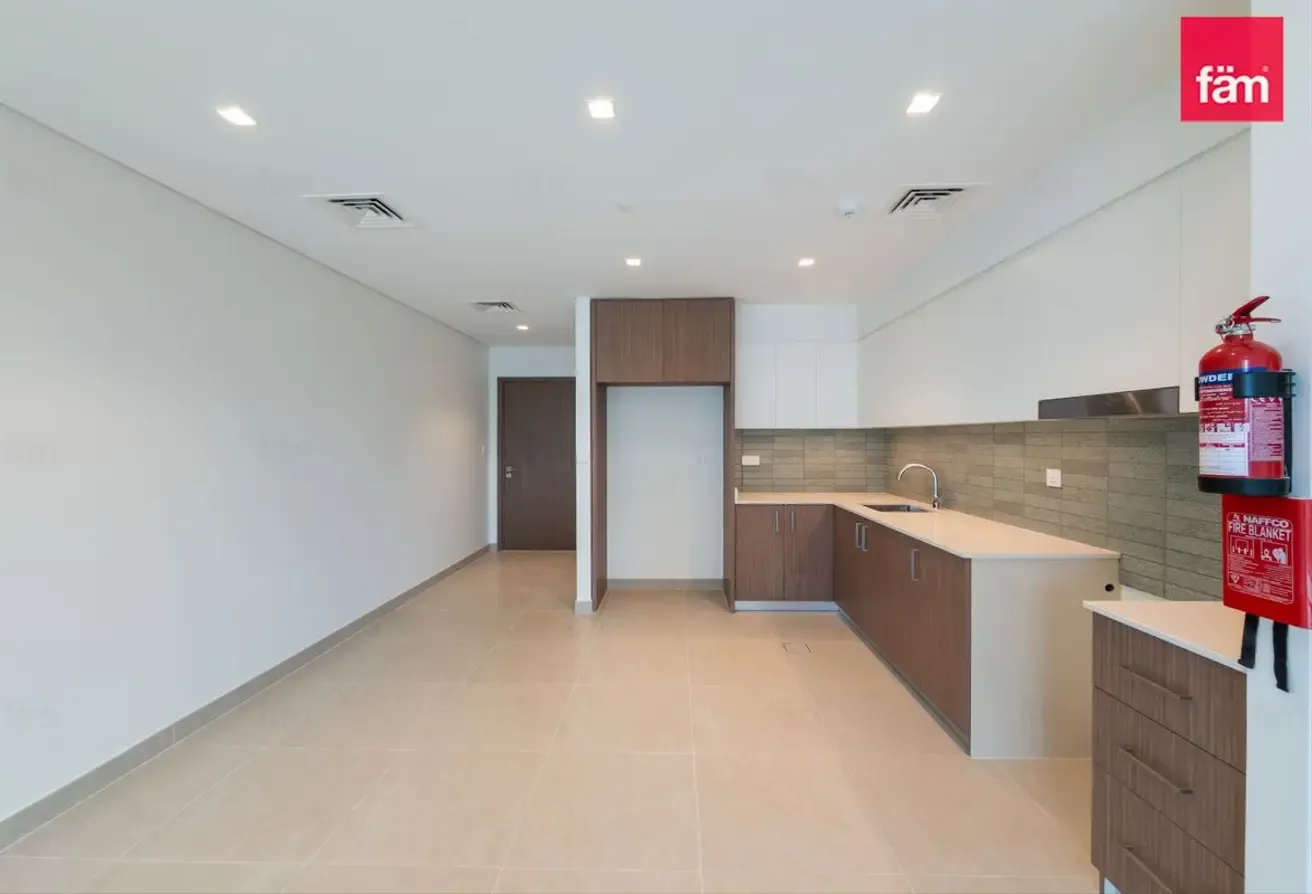 Vacant | Luxury | Hot Deal | Iconic Waterfront