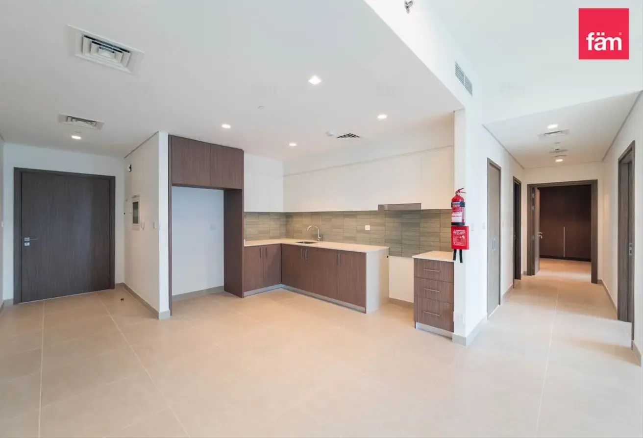 Vacant | Luxury | Hot Deal | Iconic Waterfront
