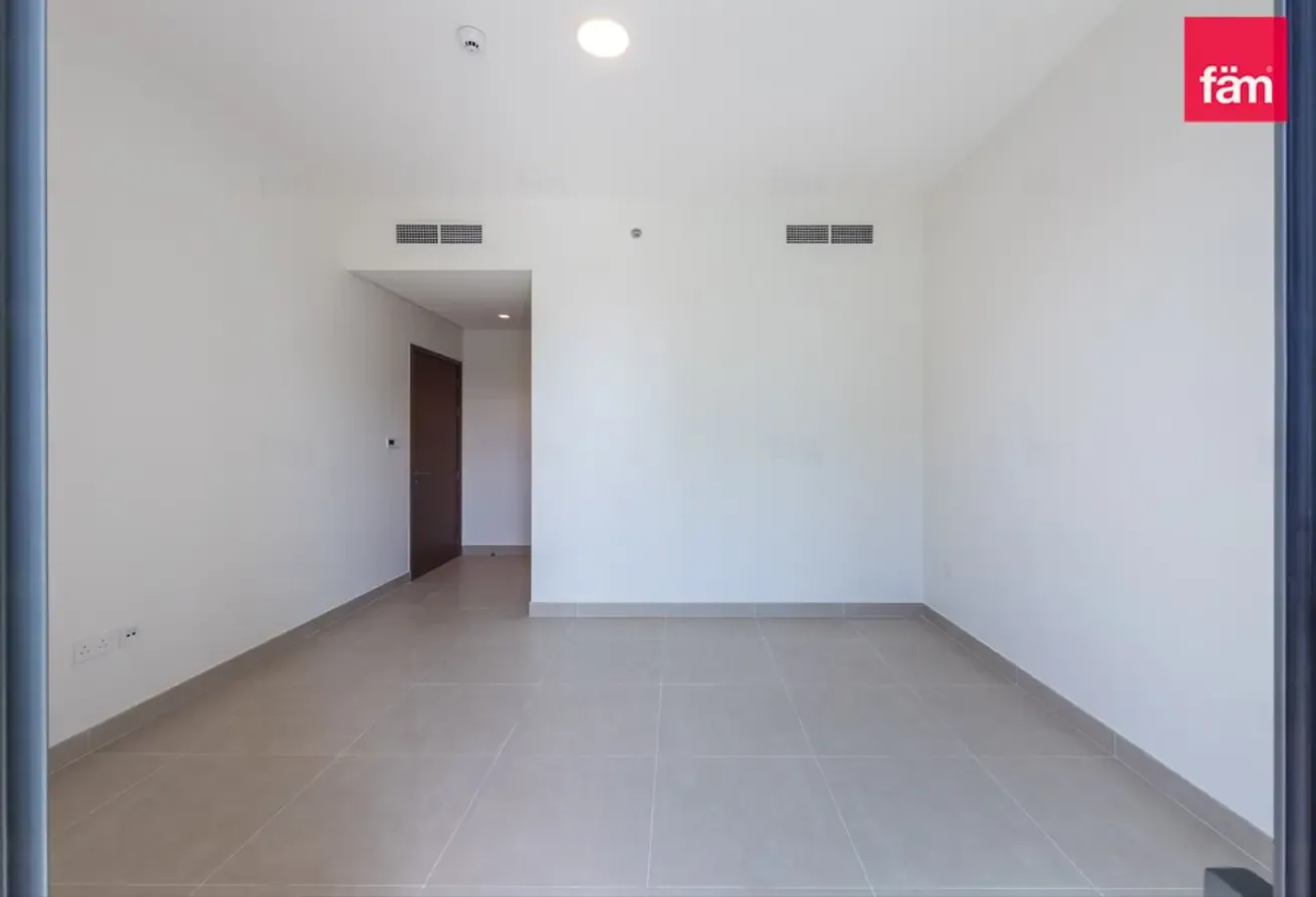 Vacant | Luxury | Hot Deal | Iconic Waterfront