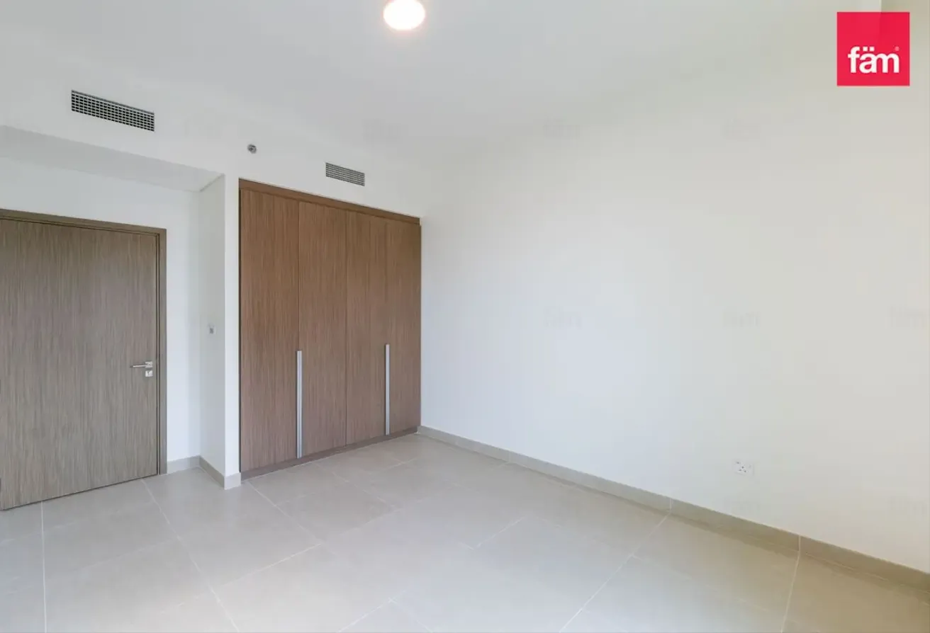 Vacant | Luxury | Hot Deal | Iconic Waterfront