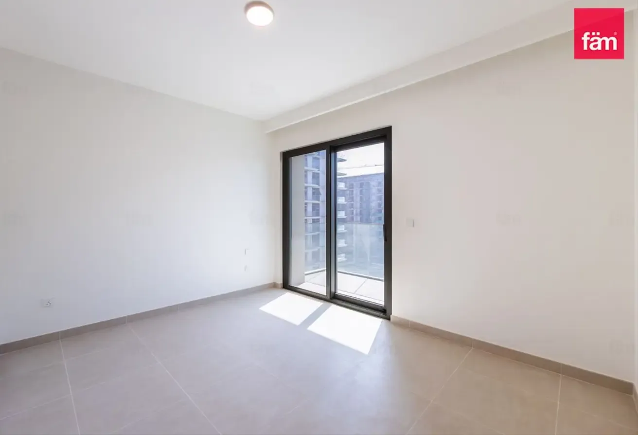 Vacant | Luxury | Hot Deal | Iconic Waterfront