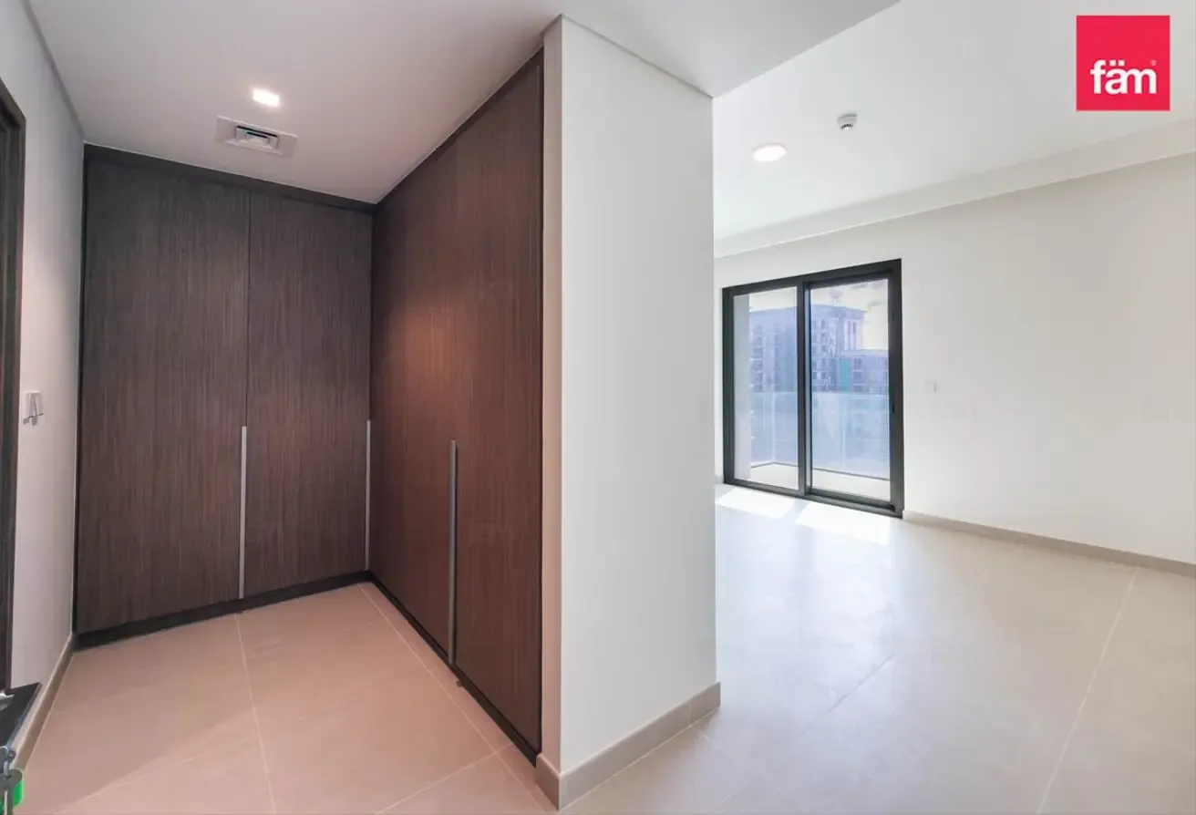 Vacant | Luxury | Hot Deal | Iconic Waterfront