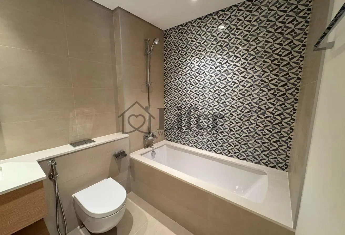 SPACIOUS 2 BHK I SEA VIEW I LOWER RENTAL