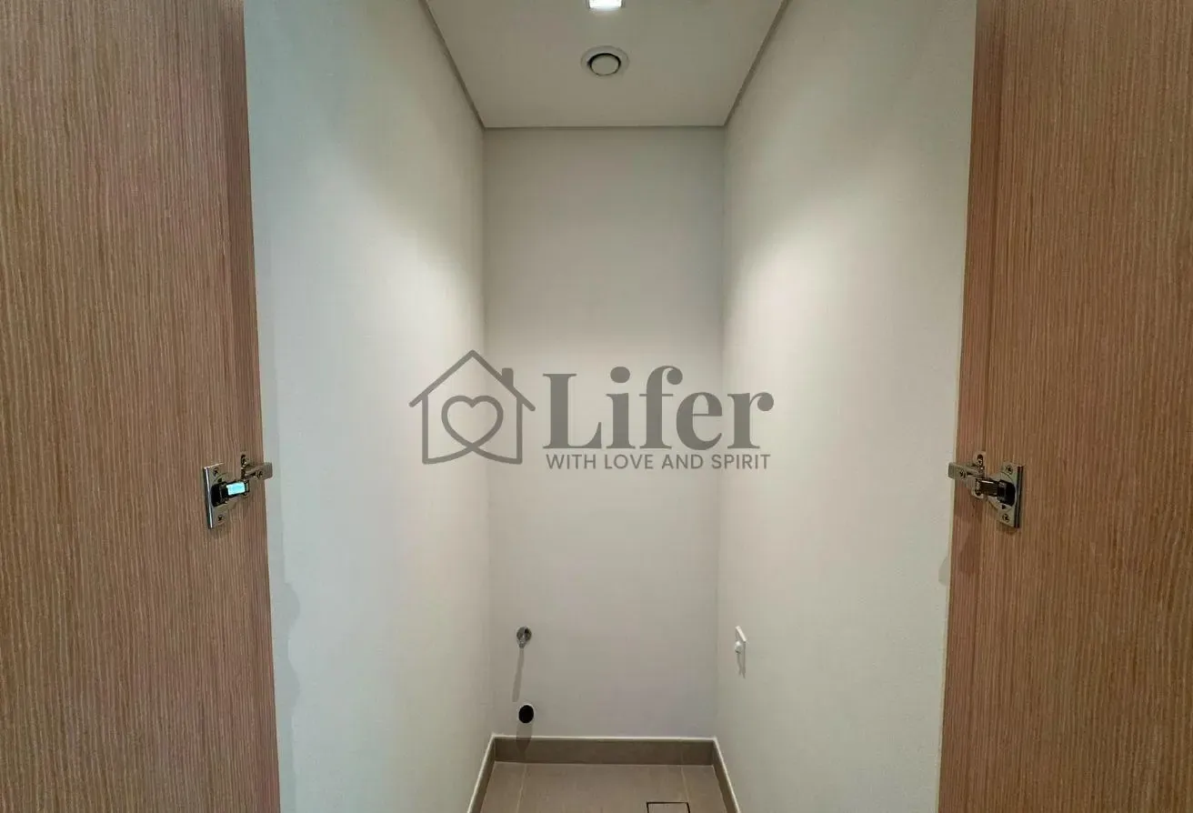 SPACIOUS 2 BHK I SEA VIEW I LOWER RENTAL