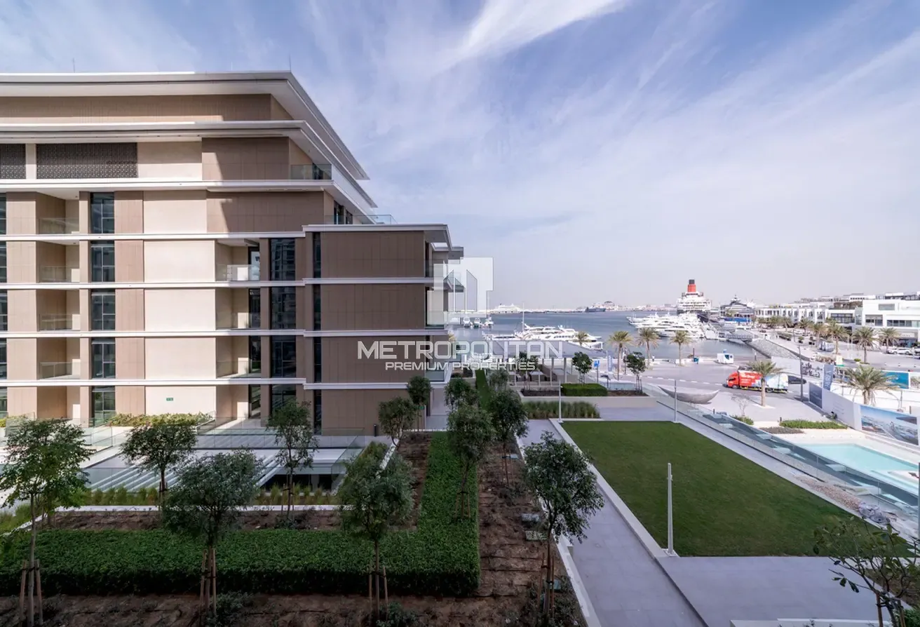 Premium Unit | Facing the Marina | Mid Floor