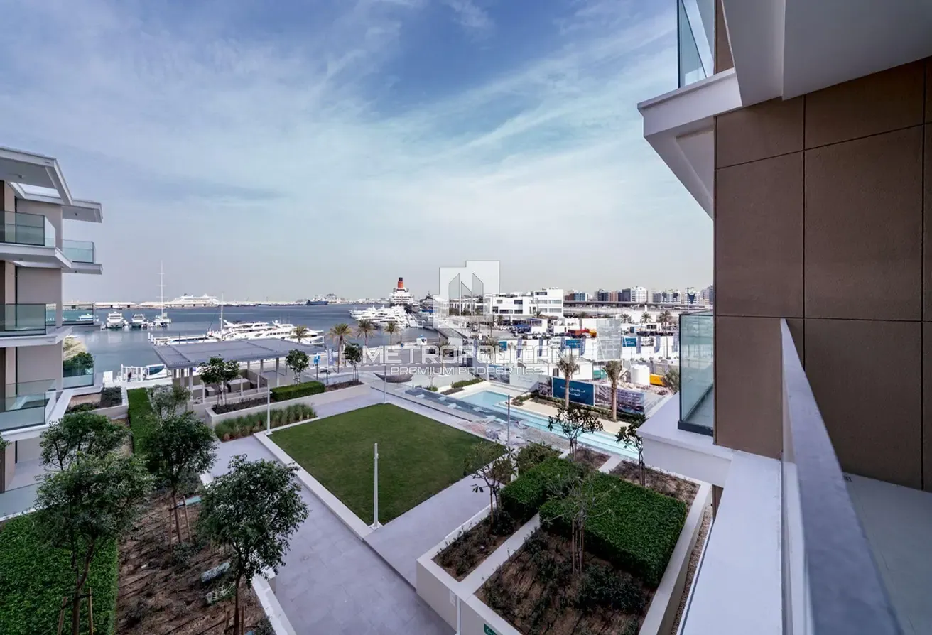 Premium Unit | Facing the Marina | Mid Floor