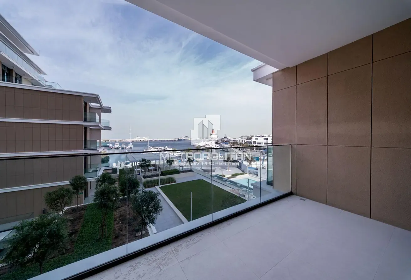 Premium Unit | Facing the Marina | Mid Floor