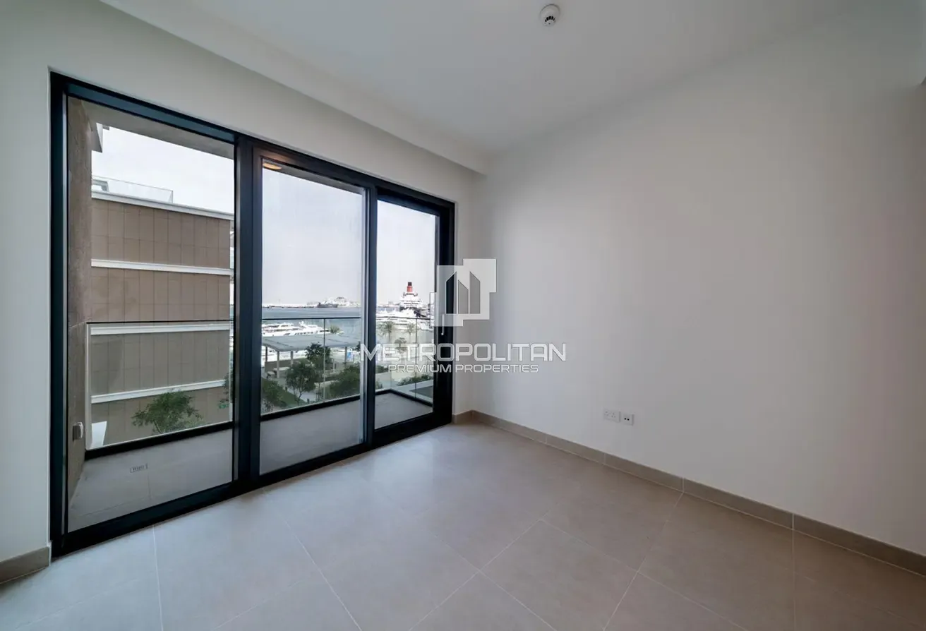 Premium Unit | Facing the Marina | Mid Floor