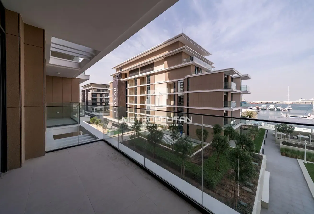 Premium Unit | Facing the Marina | Mid Floor