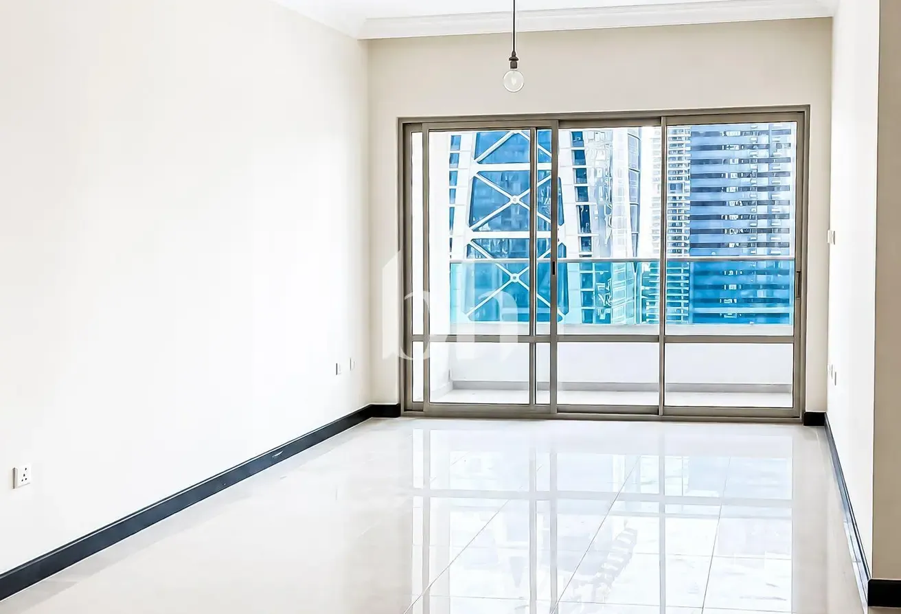 Unfurnished studio | Up to 6 cheques | Vacant