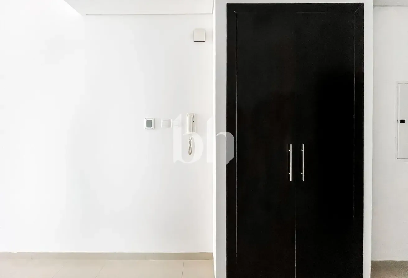 Unfurnished studio | Up to 6 cheques | Vacant