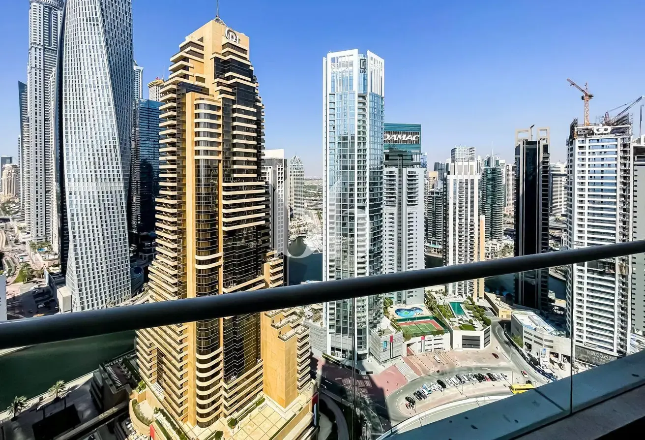 Unfurnished studio | Up to 6 cheques | Vacant