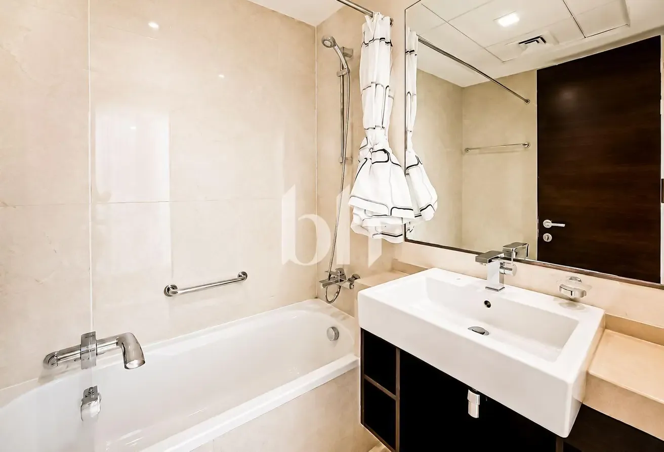 Unfurnished studio | Up to 6 cheques | Vacant