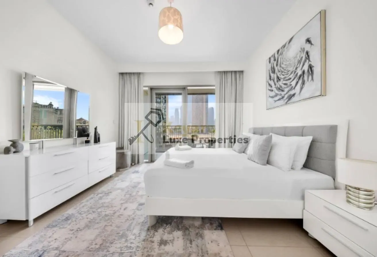 LUXURY LIVING | BURJ KHALIFA VIEW | VACANT