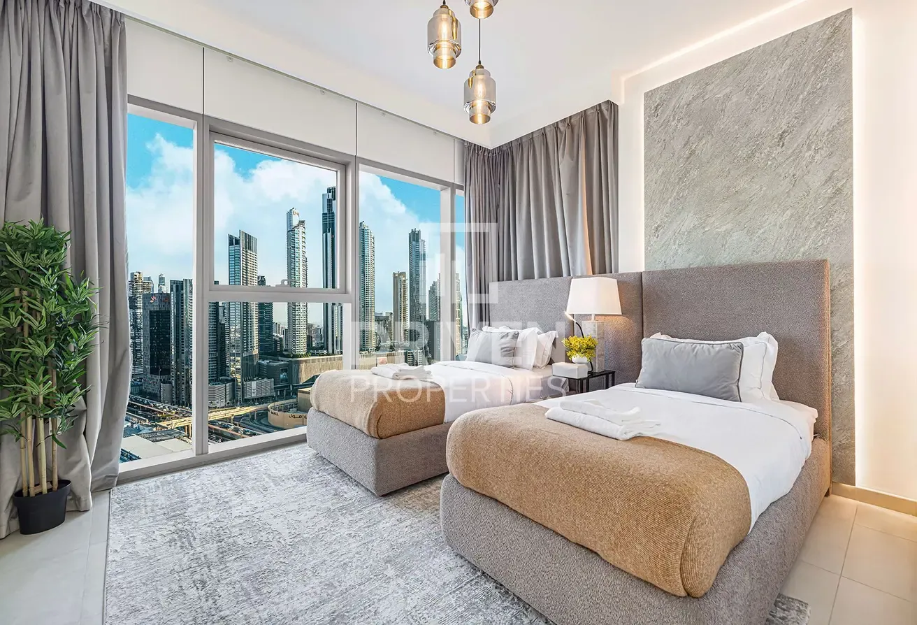 Burj Khalifa View | Vacant | Broad Layout