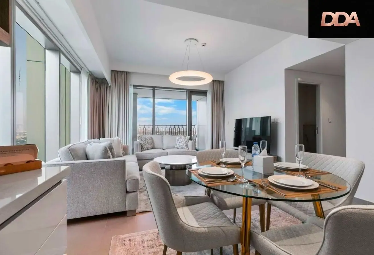 LUXURY LIVING | SKYLINE VIEWS | PRIME DOWNTOWN