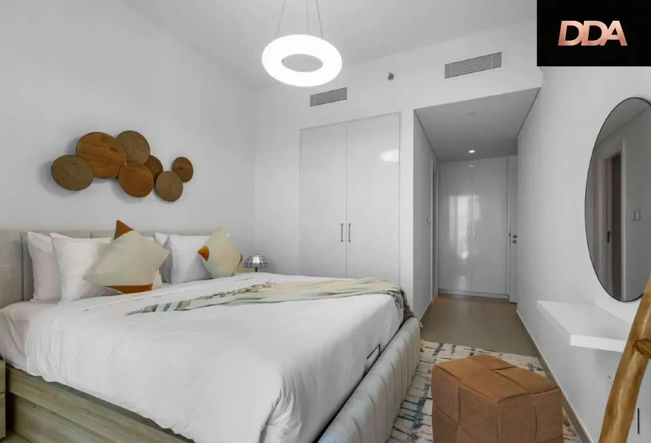 LUXURY LIVING | SKYLINE VIEWS | PRIME DOWNTOWN