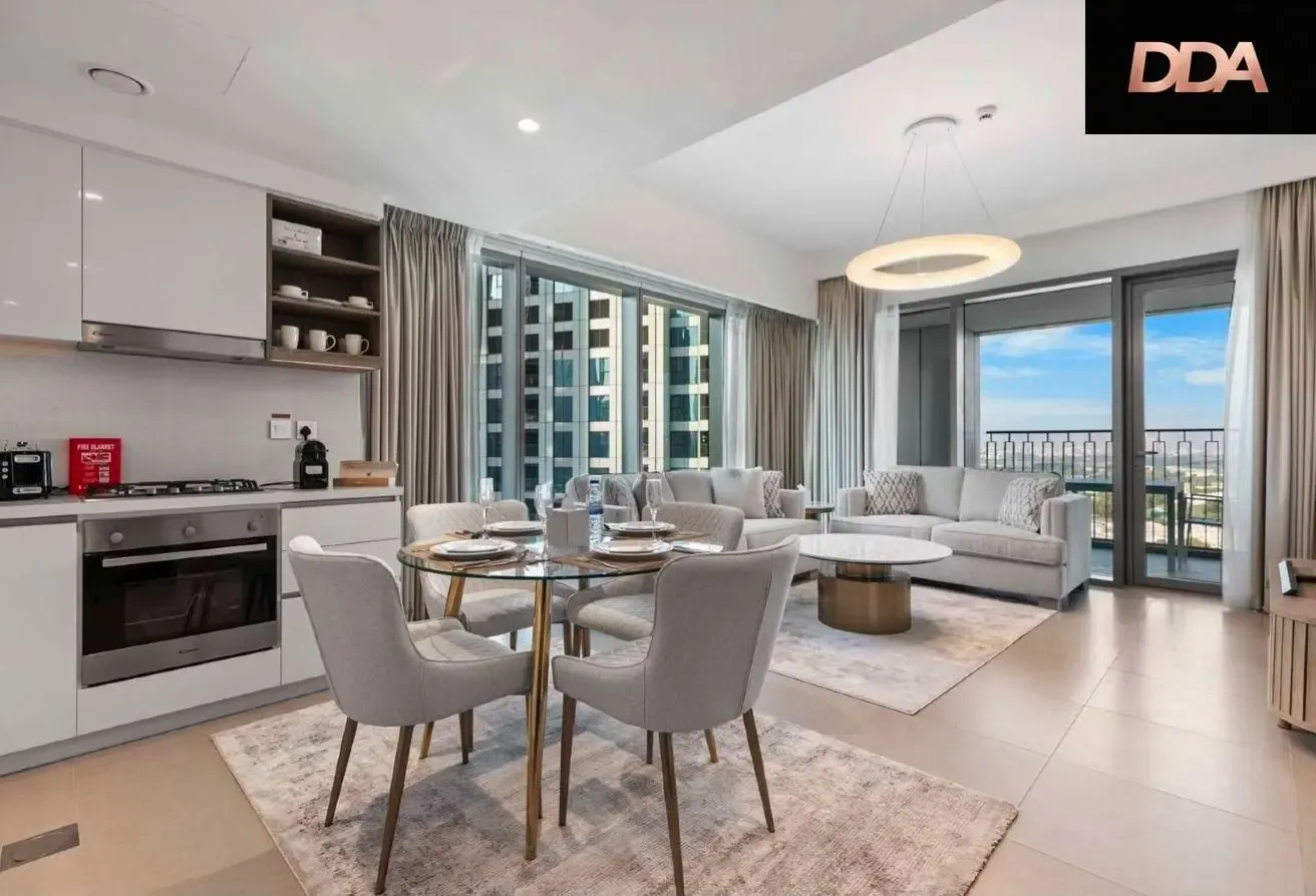 LUXURY LIVING | SKYLINE VIEWS | PRIME DOWNTOWN