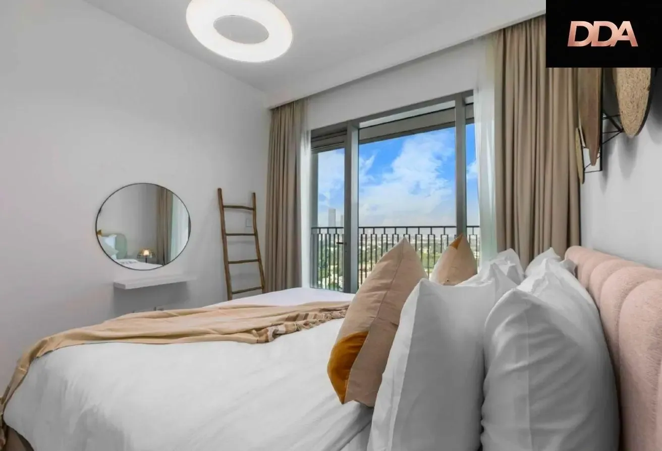 LUXURY LIVING | SKYLINE VIEWS | PRIME DOWNTOWN