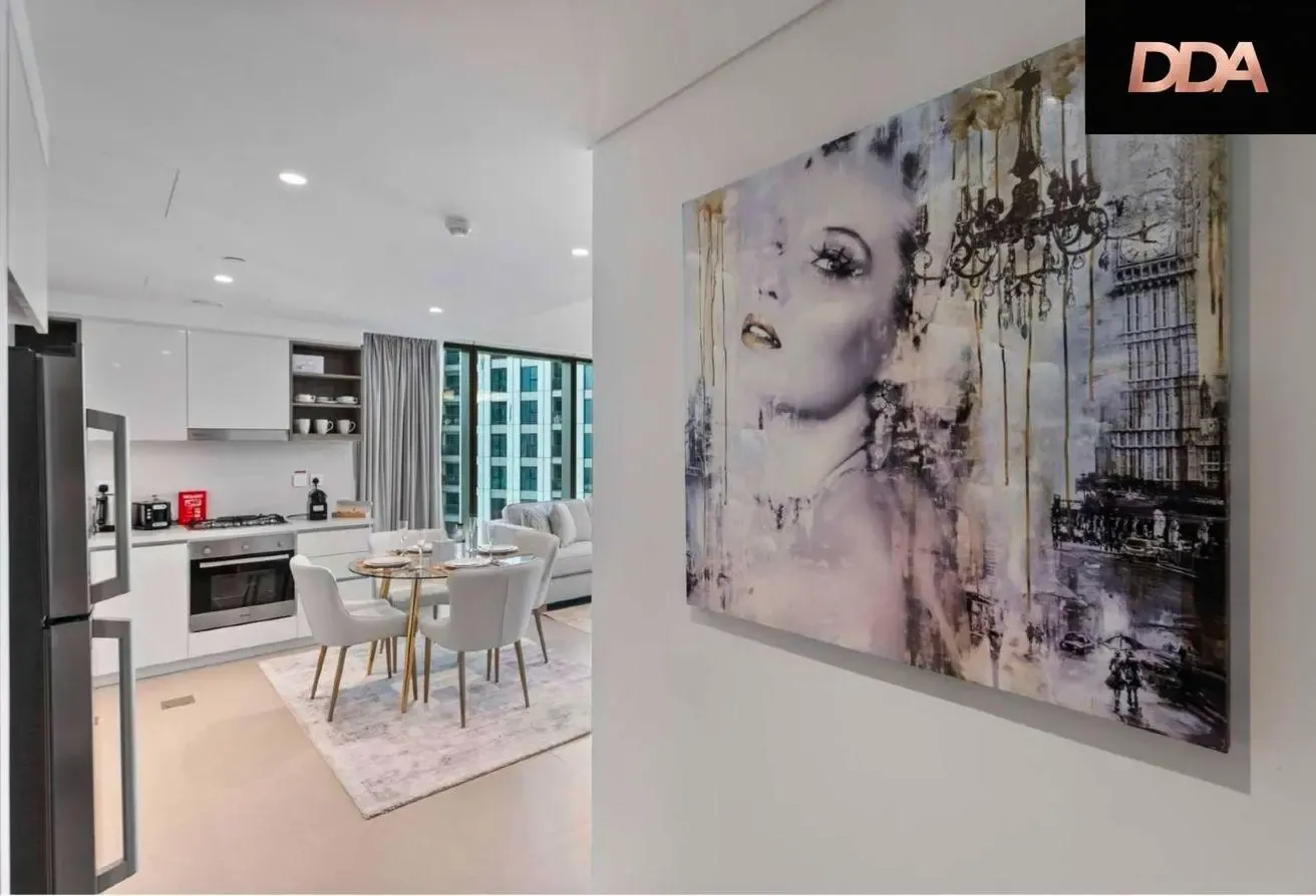 LUXURY LIVING | SKYLINE VIEWS | PRIME DOWNTOWN