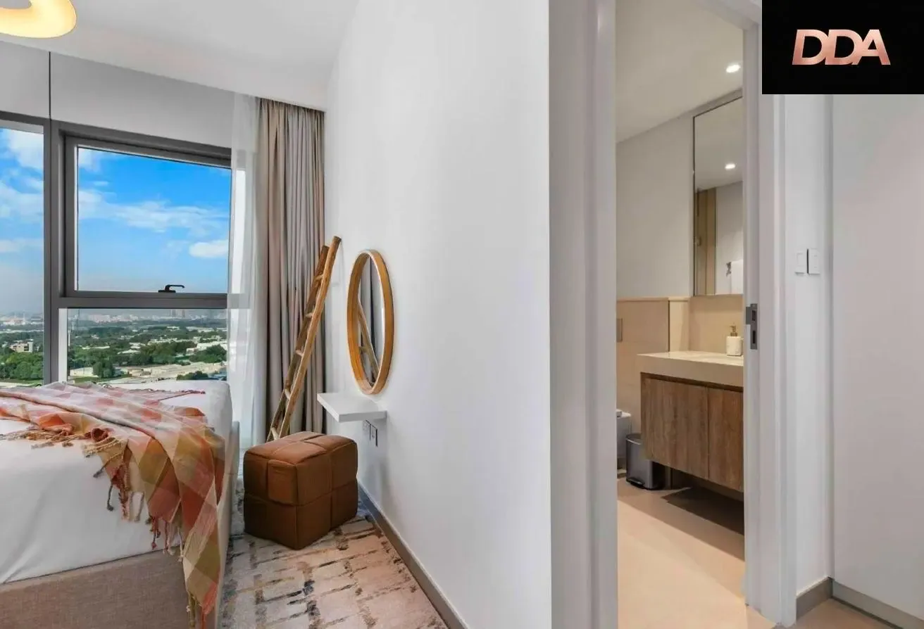 LUXURY LIVING | SKYLINE VIEWS | PRIME DOWNTOWN