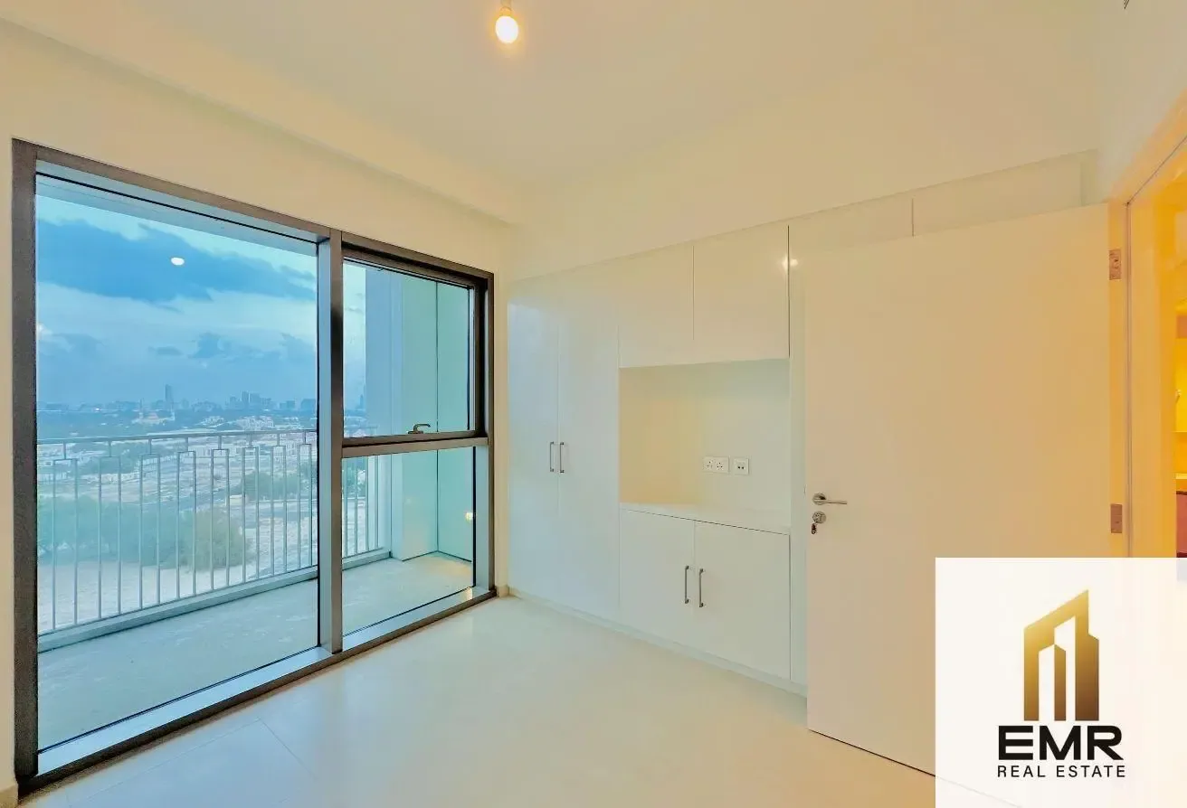 Spacious 2BR Near Downtown Dubai