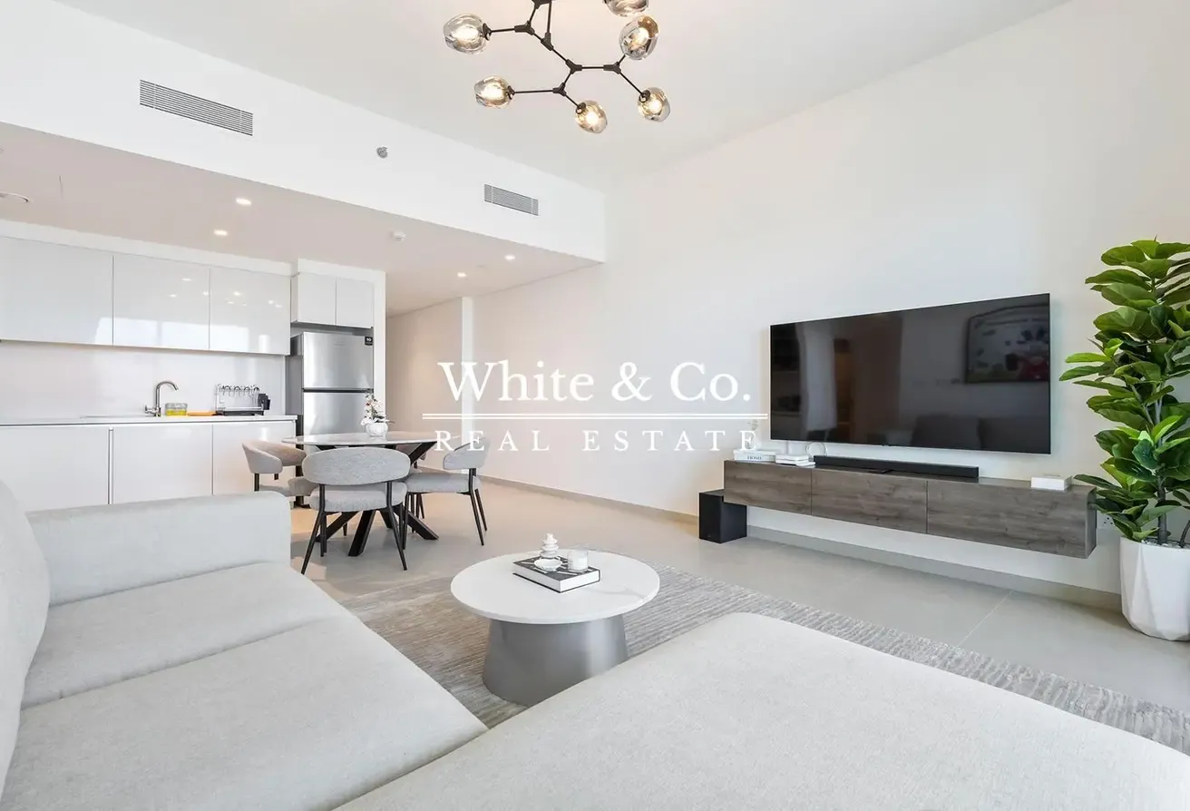 Vacant Now | Spacious | Luxury Furnishing