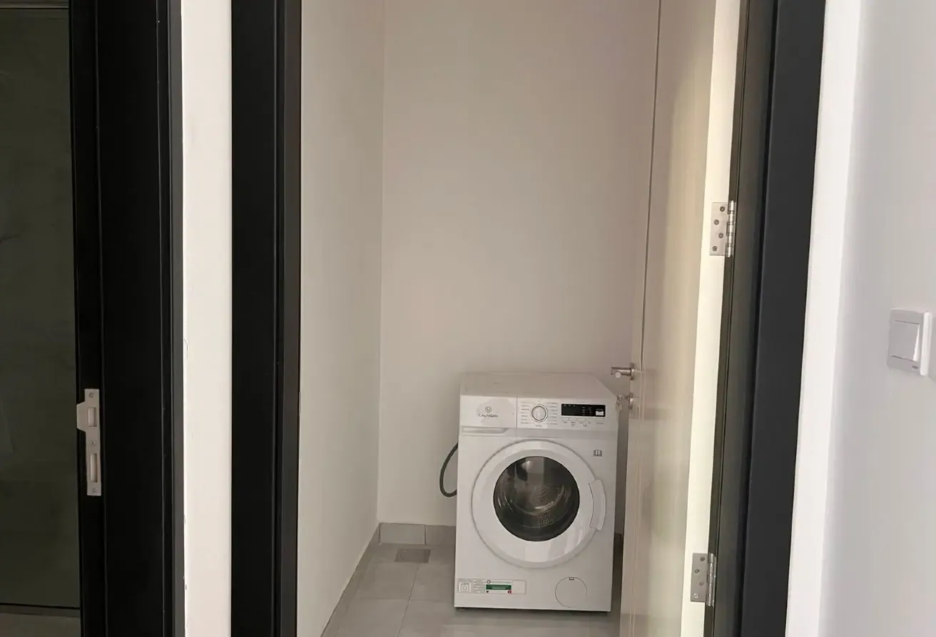 Townhouse view | 3 min walking distance to metro