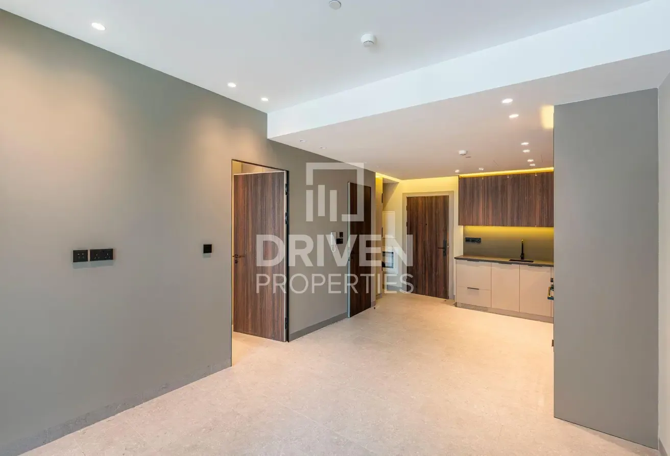 Modern Living | 6 Cheques Available | Vacant