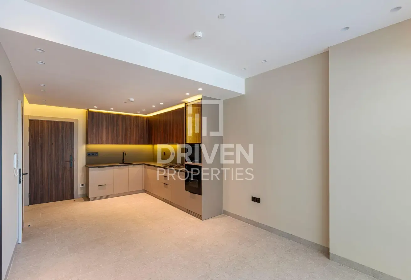 Modern Living | 6 Cheques Available | Vacant