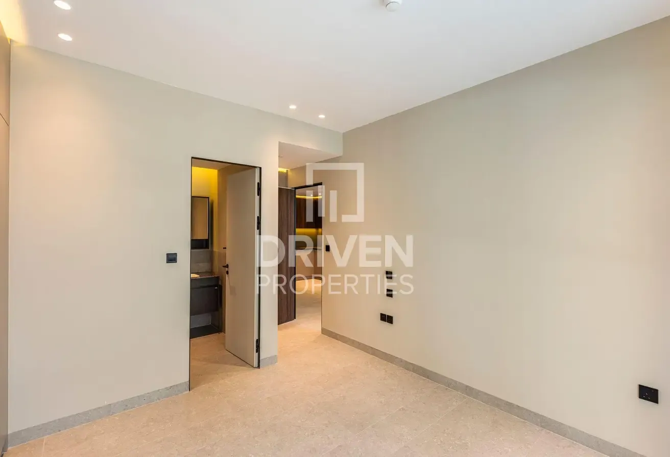 Modern Living | 6 Cheques Available | Vacant