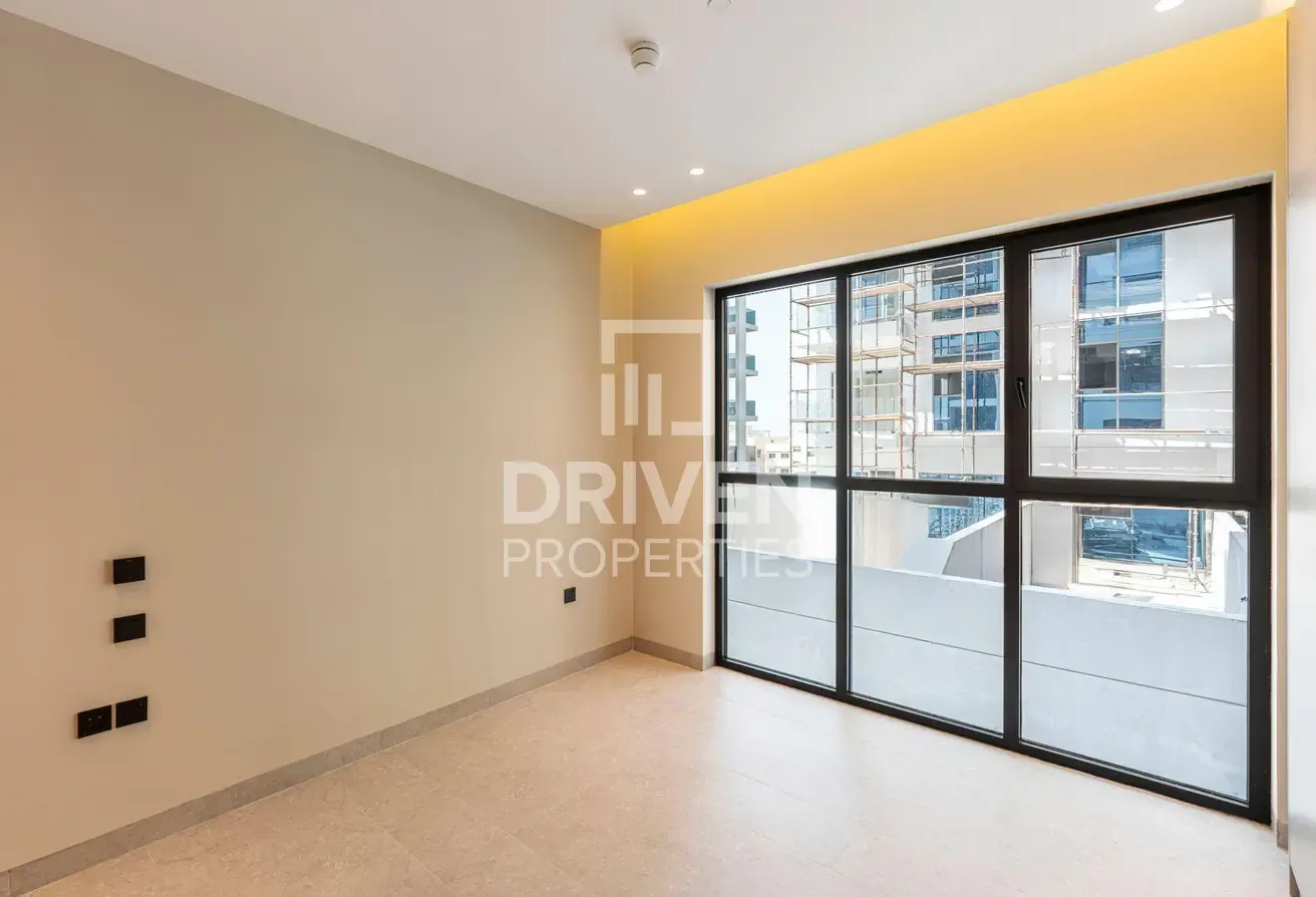 Modern Living | 6 Cheques Available | Vacant