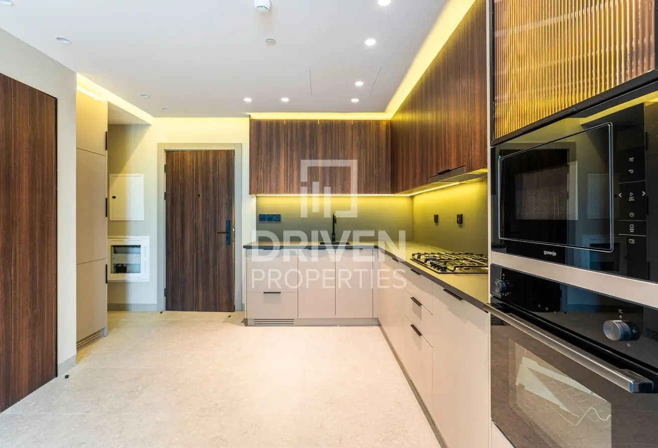 Modern Living | 6 Cheques Available | Vacant