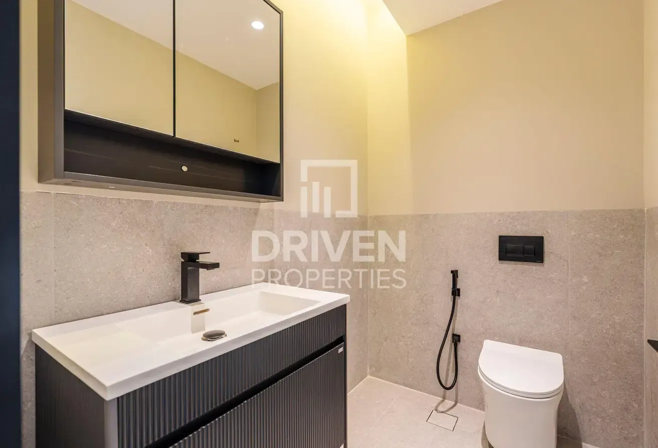Modern Living | 6 Cheques Available | Vacant