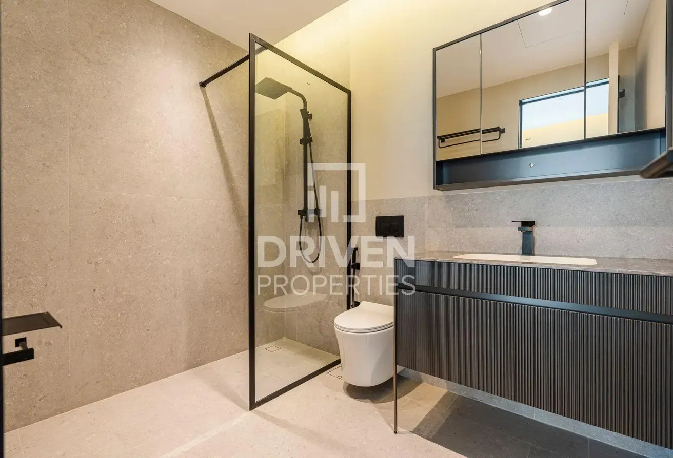 Modern Living | 6 Cheques Available | Vacant