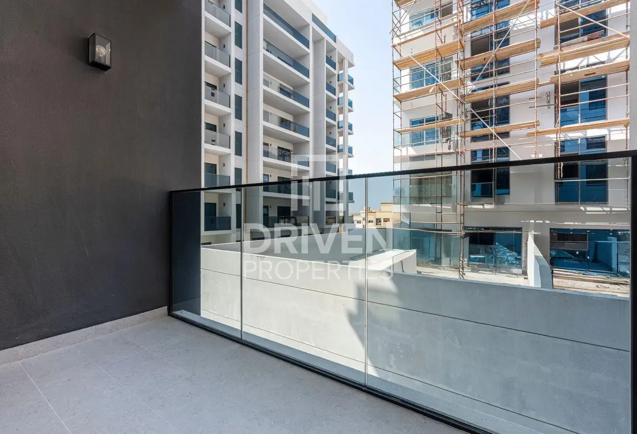 Modern Living | 6 Cheques Available | Vacant