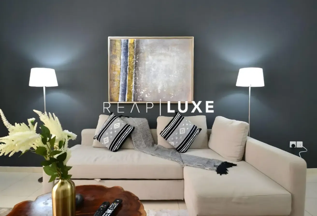 Fully Furnished l Spacious Unit l Community View