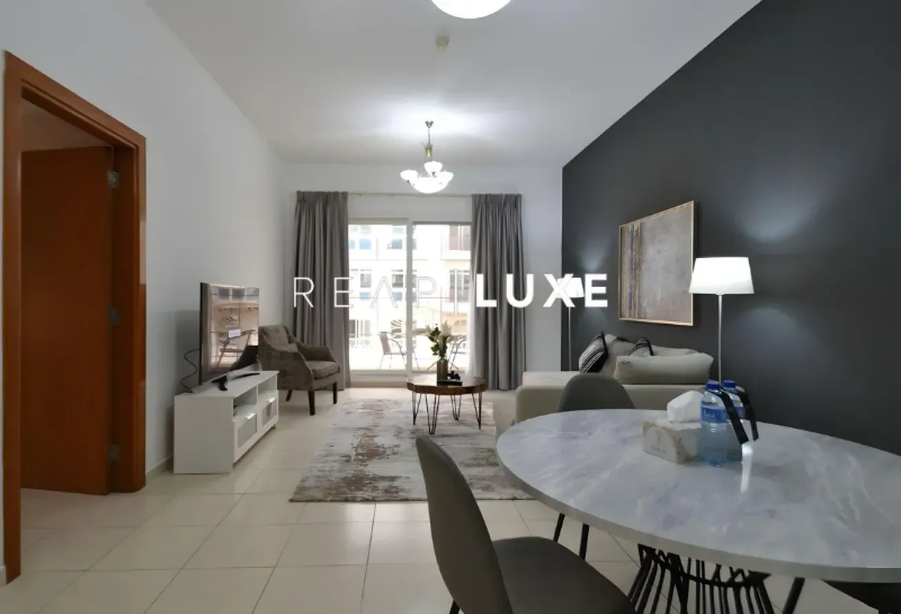 Fully Furnished l Spacious Unit l Community View