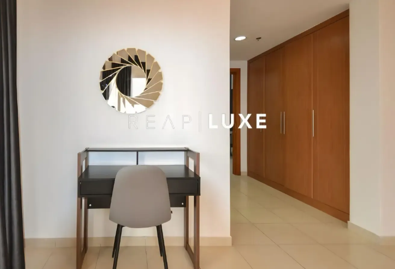 Fully Furnished l Spacious Unit l Community View
