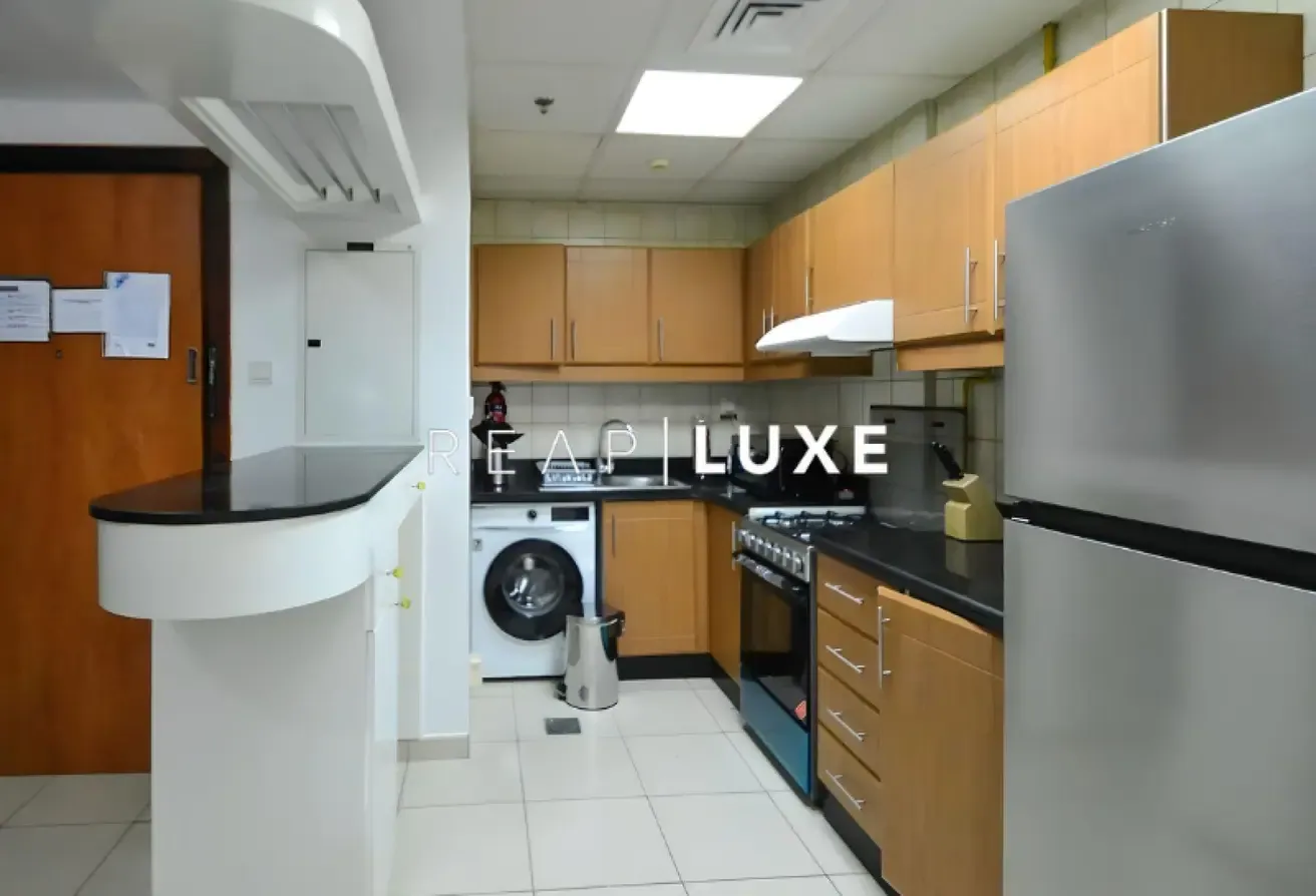 Fully Furnished l Spacious Unit l Community View