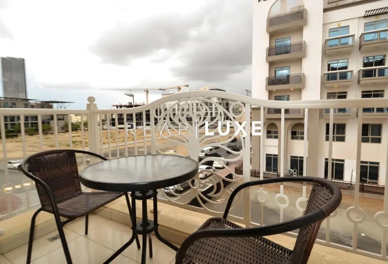 Fully Furnished l Spacious Unit l Community View