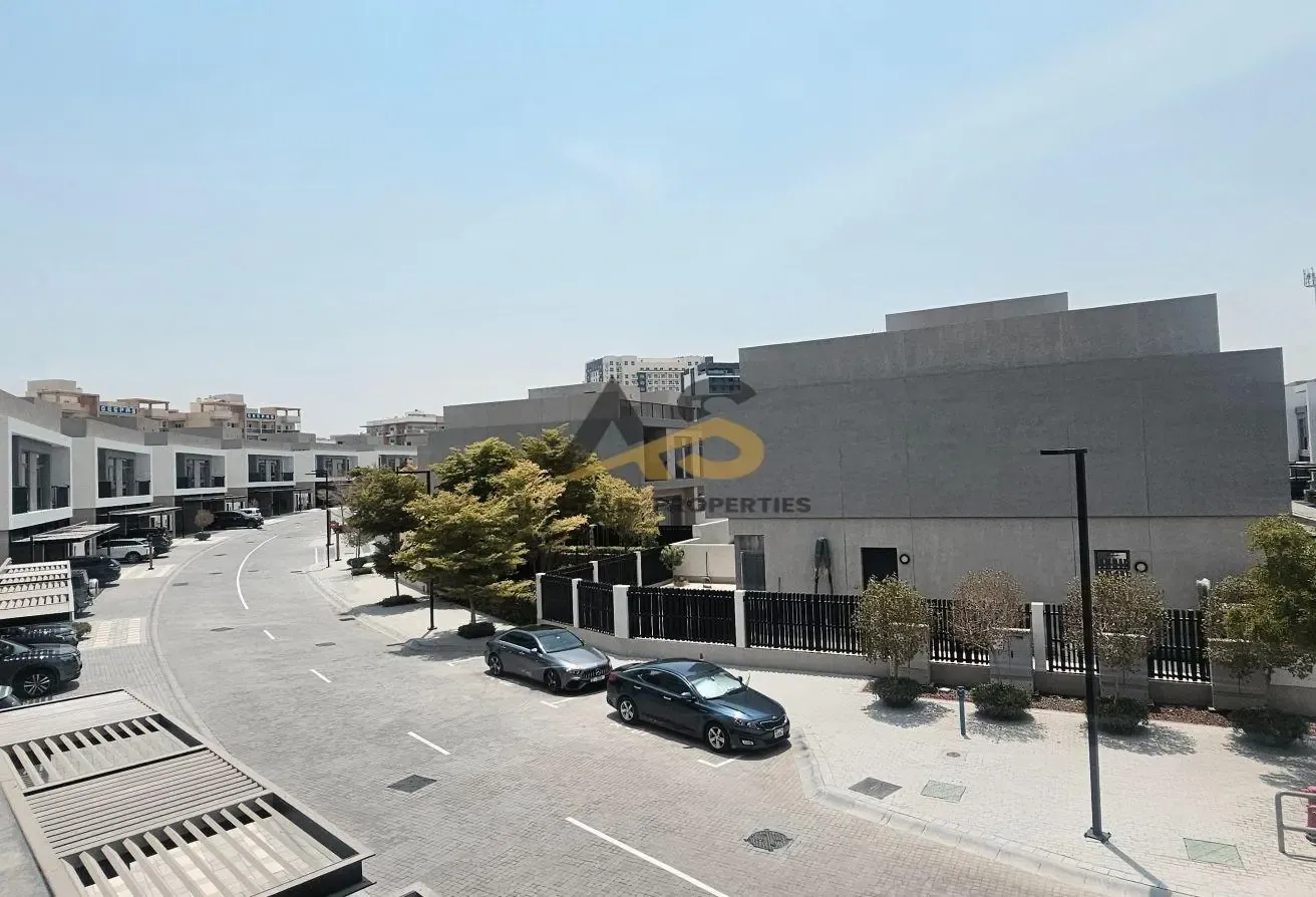 Spacious & Ready - Nice Area - Accessible & Calm