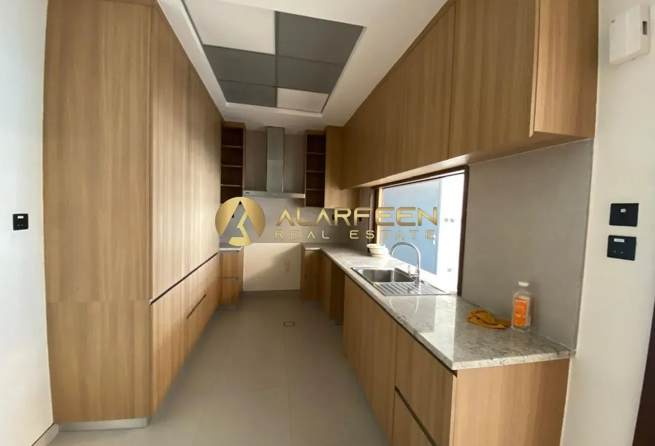 Beautifully Designed 5 BR Villa | Premium Features