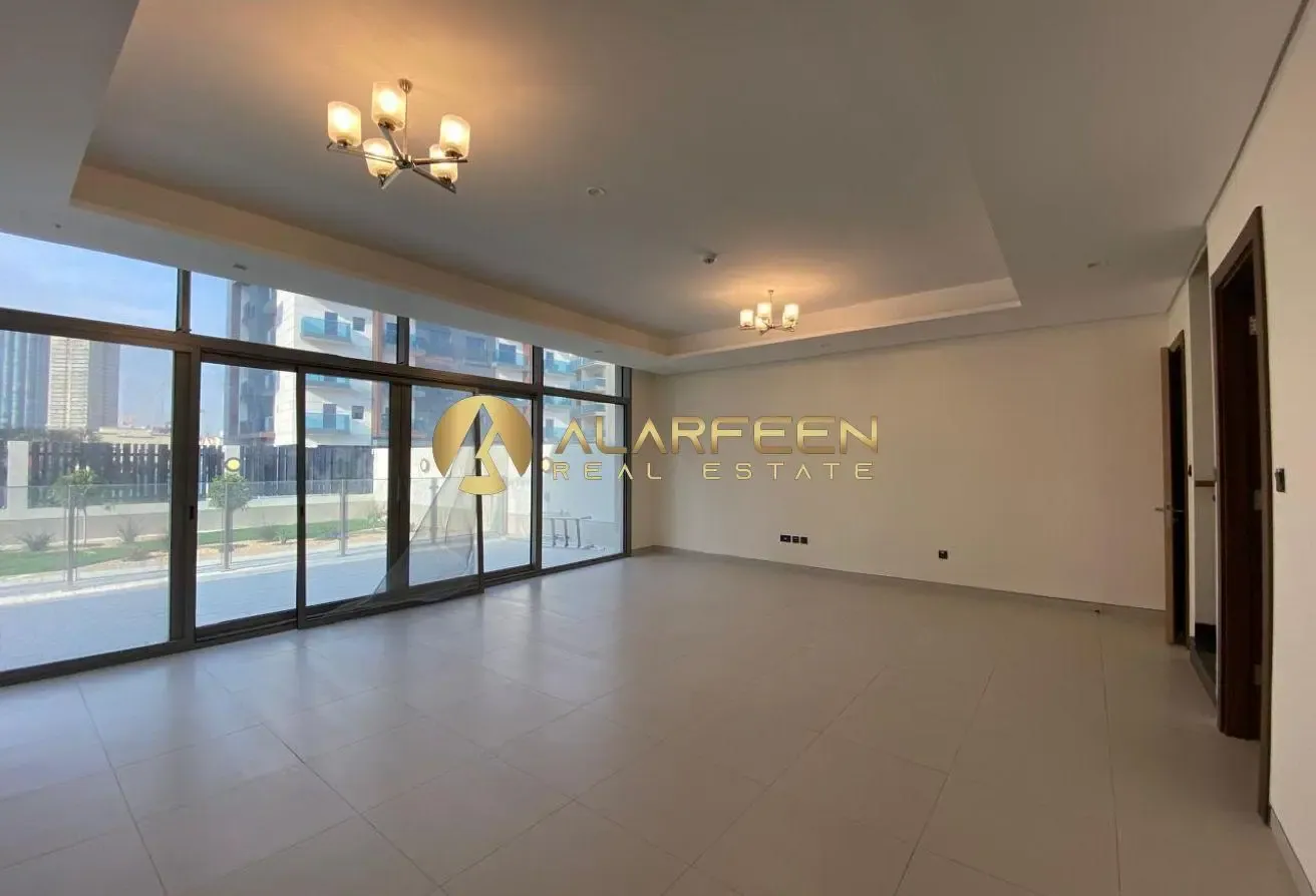 Luxury Villa With Swimming Pool | Prime Location