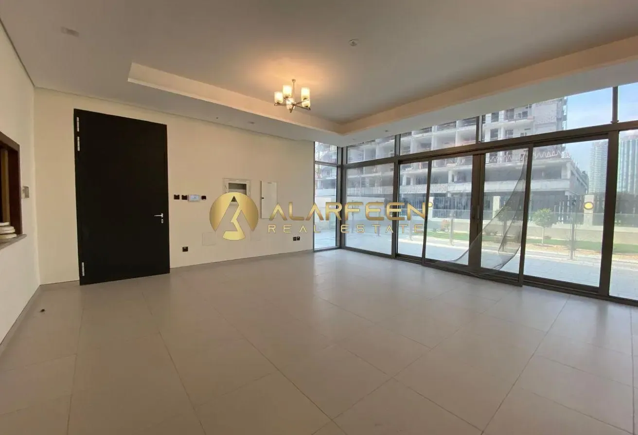 Luxury Villa With Swimming Pool | Prime Location