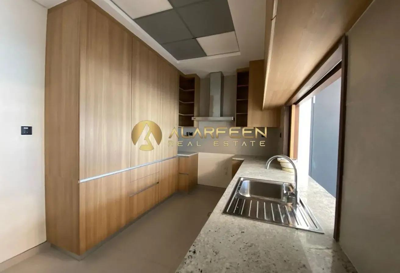 Luxury Villa With Swimming Pool | Prime Location