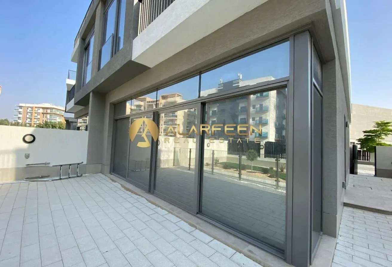 Modern Corner Villa| Extra Outdoor Space| Spacious
