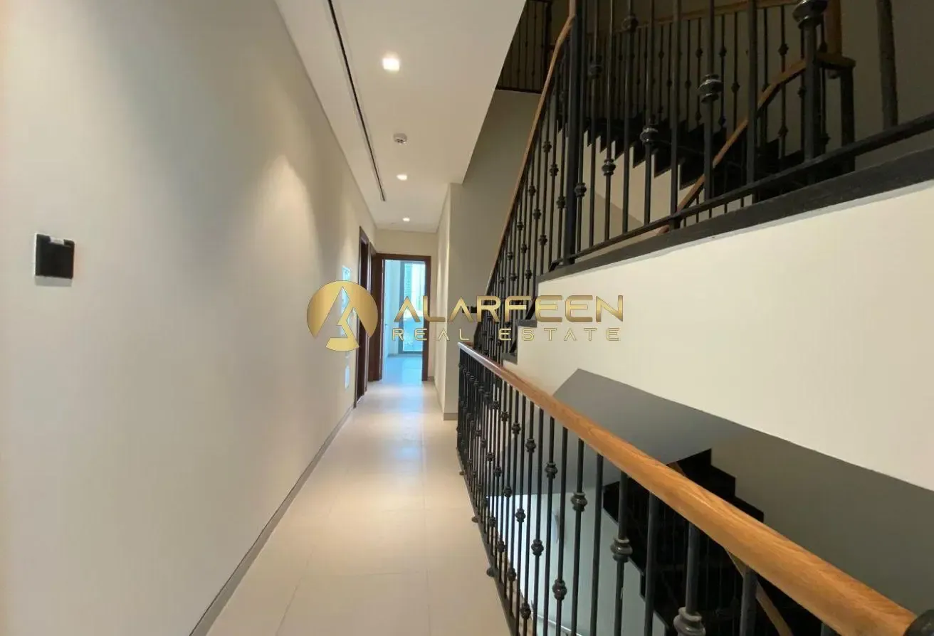 Modern Corner Villa| Extra Outdoor Space| Spacious