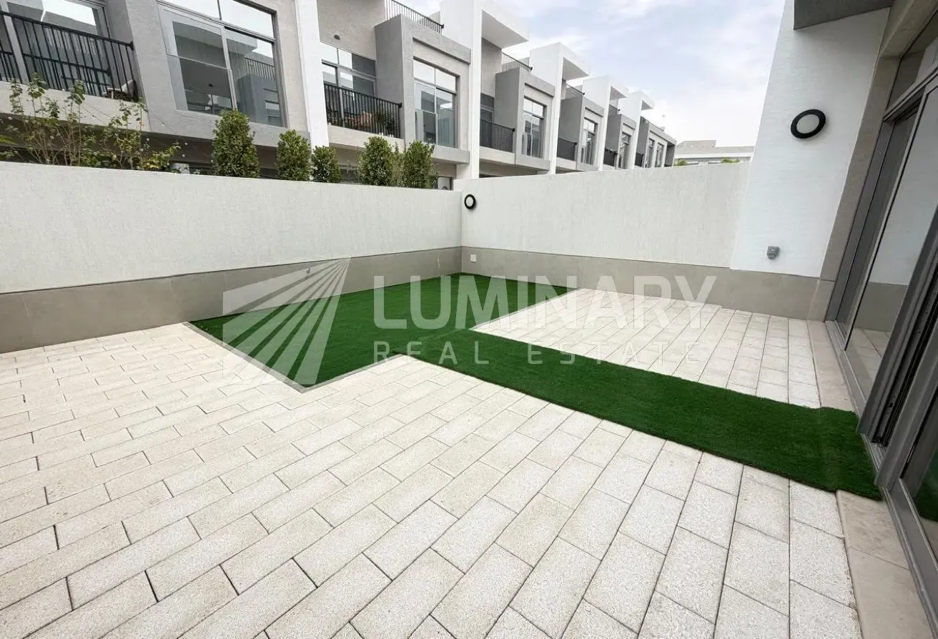 Modren villa with maid room easy access 311