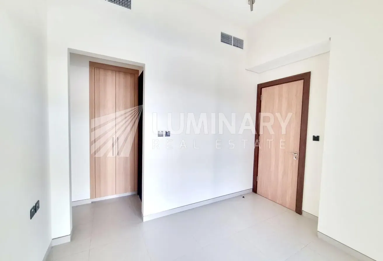 Brand new community villa with maid room all ameni